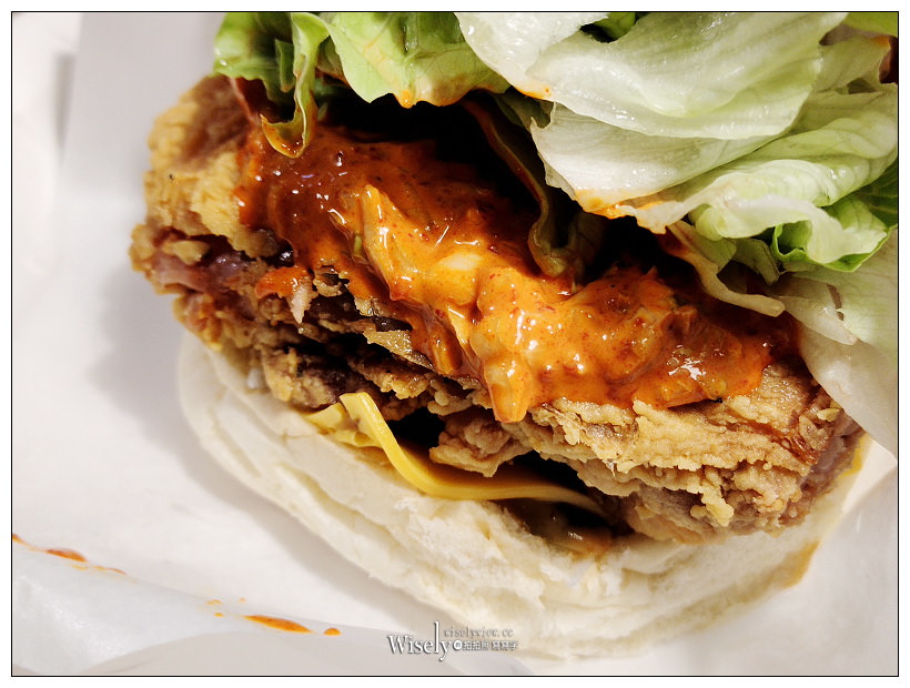 天母美食。德州美墨炸雞︱辣味韓式醬菜巨無霸雞腿堡，多汁炸雞桶 & 香酥雞柳～捷運明德站美食 x 士林區美食 x 天母美式餐廳 x 台北美式炸雞