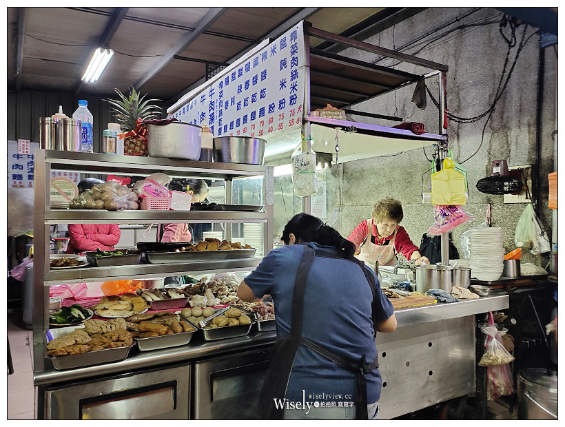 新店美食。新店中正路宵夜麵︱平價份量多，大推黑白切小菜～捷運七張站美食 x 新店牛肉麵 x 新店小吃