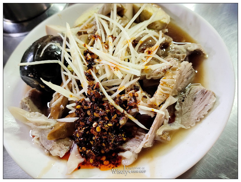 新店美食。新店中正路宵夜麵︱平價份量多，大推黑白切小菜～捷運七張站美食 x 新店牛肉麵 x 新店小吃