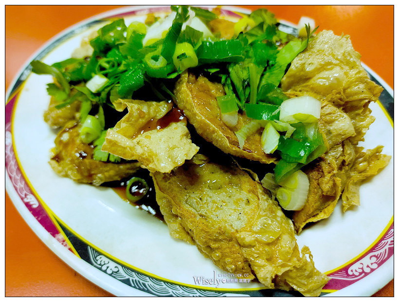 新店宵夜。民族路切仔麵 黑白切熱炒小吃店︱超大碗什錦湯麵，自製辣醬很威～捷運大坪林站美食／大坪林熱炒／營業時間晚上10點至凌晨3點