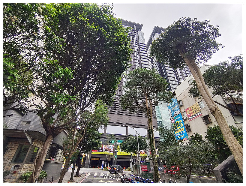 新店美食。三民水煎包︱肉香菜甜饀料多，蒜泥沾醬夠味，在地人的排隊美食～新店美食 x 新店小吃 x 捷運小碧潭站美食 x 新店高中美食 x 新店三民路美食