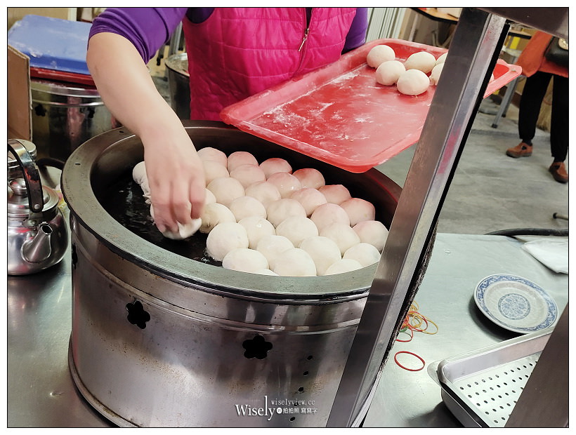 新店美食。三民水煎包︱肉香菜甜饀料多，蒜泥沾醬夠味，在地人的排隊美食～新店美食 x 新店小吃 x 捷運小碧潭站美食 x 新店高中美食 x 新店三民路美食