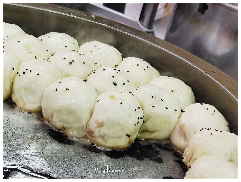 新店美食。三民水煎包︱肉香菜甜饀料多，蒜泥沾醬夠味，在地人的排隊美食～新店美食 x 新店小吃 x 捷運小碧潭站美食 x 新店高中美食 x 新店三民路美食