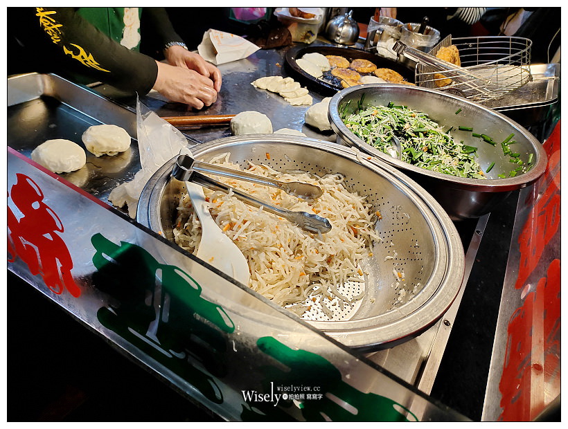 台北東區美食。韮菜餅、蘿蔔絲餅︱忠孝SOGO百貨後方排隊小吃，捷運忠孝復興站美食