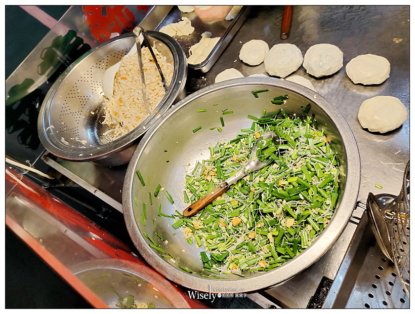 台北東區美食。韮菜餅、蘿蔔絲餅︱忠孝SOGO百貨後方排隊小吃，捷運忠孝復興站美食
