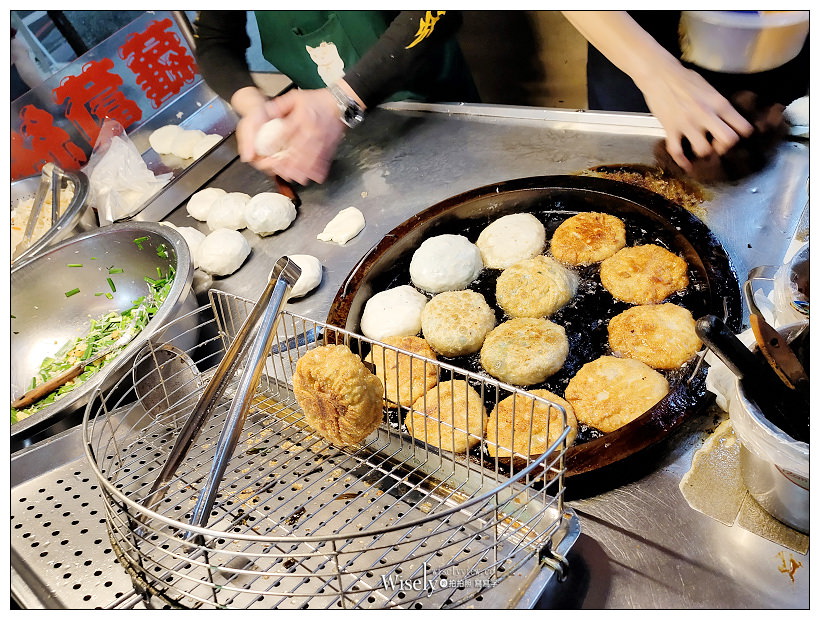 台北東區美食。韮菜餅、蘿蔔絲餅︱忠孝SOGO百貨後方排隊小吃，捷運忠孝復興站美食