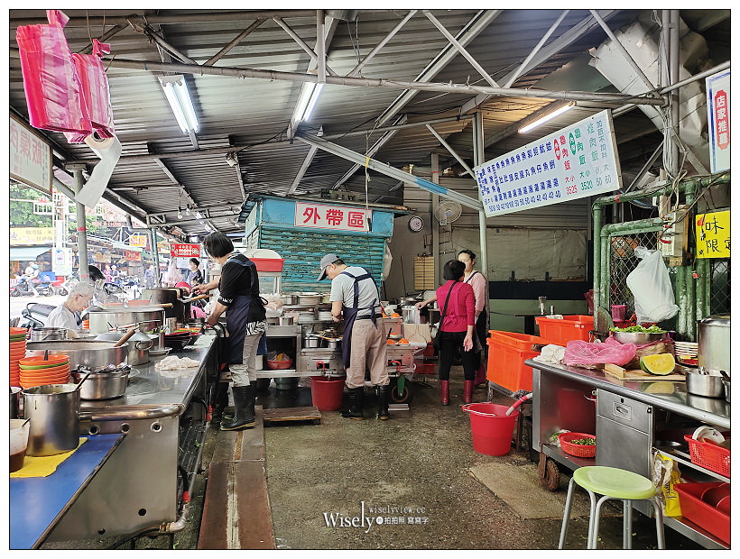 台北中正。南機場夜市 岡山肉燥飯︱在地人的早午餐，走南部風格特色小吃，焢肉飯、魚皮湯都好吃