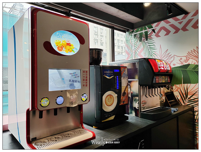 肉多多火鍋 新品項︱《小資精選2人套餐》，大盤肉加海鮮超划算；全新湯頭元氣上桌，蒜頭雞＆剝皮辣椒雞～到店自取的外帶4人餐《呷飽分享餐》資訊分享