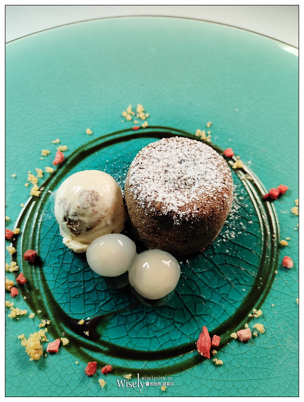 台北中山。華國牛排館(二訪)︱全新推出『油封』熟成的《美國特級肋眼心牛排》，和牛牛油元素搭配士忌乾式28天靜置熟成，呈現絕妙滋味的【酒封牛排】