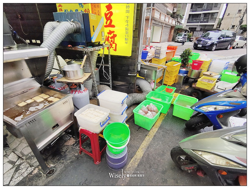 中和美食。蕭家下港脆皮臭豆腐︱現炸外酥脆內軟綿，就連麻辣鴨血也是一絕～中和廟口美食 x 中和臭豆腐 x 中和小吃 x 捷運中和站美食