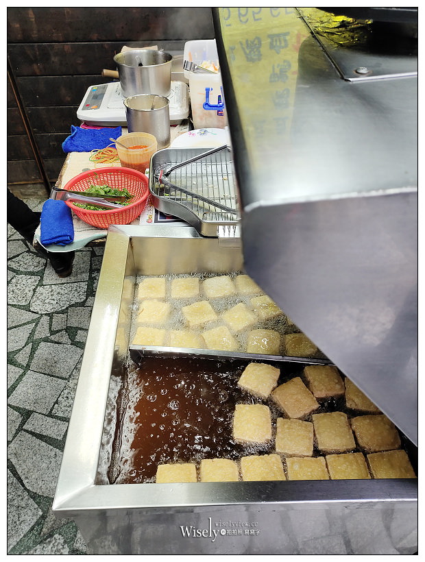 中和美食。蕭家下港脆皮臭豆腐︱現炸外酥脆內軟綿，就連麻辣鴨血也是一絕～中和廟口美食 x 中和臭豆腐 x 中和小吃 x 捷運中和站美食