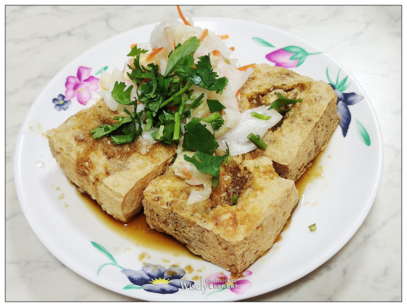 中和美食。蕭家下港脆皮臭豆腐︱現炸外酥脆內軟綿，就連麻辣鴨血也是一絕～中和廟口美食 x 中和臭豆腐 x 中和小吃 x 捷運中和站美食