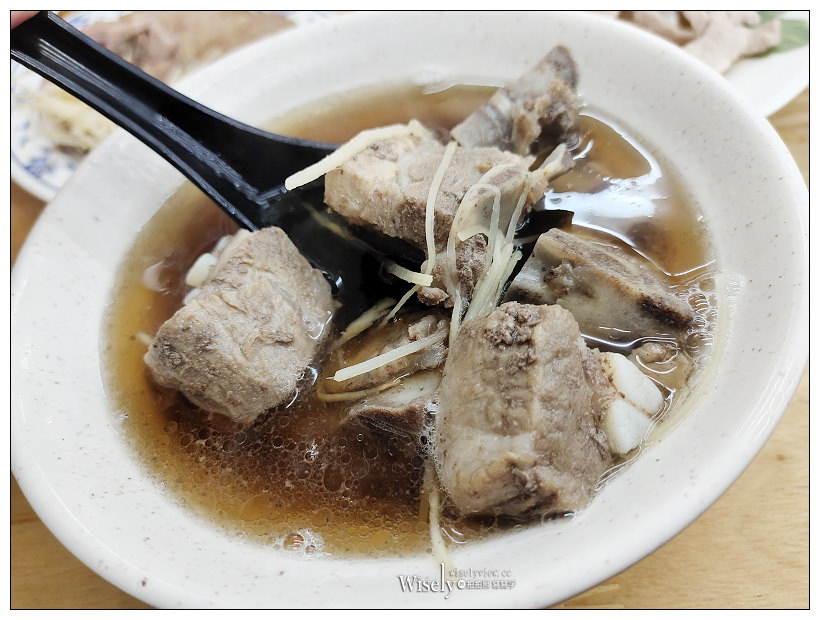 樹林夜市美食。鐘及美味斗六當歸鴨-樹林店︱新鮮溫補平價風味小吃，推薦銅板價鴨肉飯、當歸鴨丸湯與排骨湯、香拌麵線～樹林車站美食 x 冬令進補美食