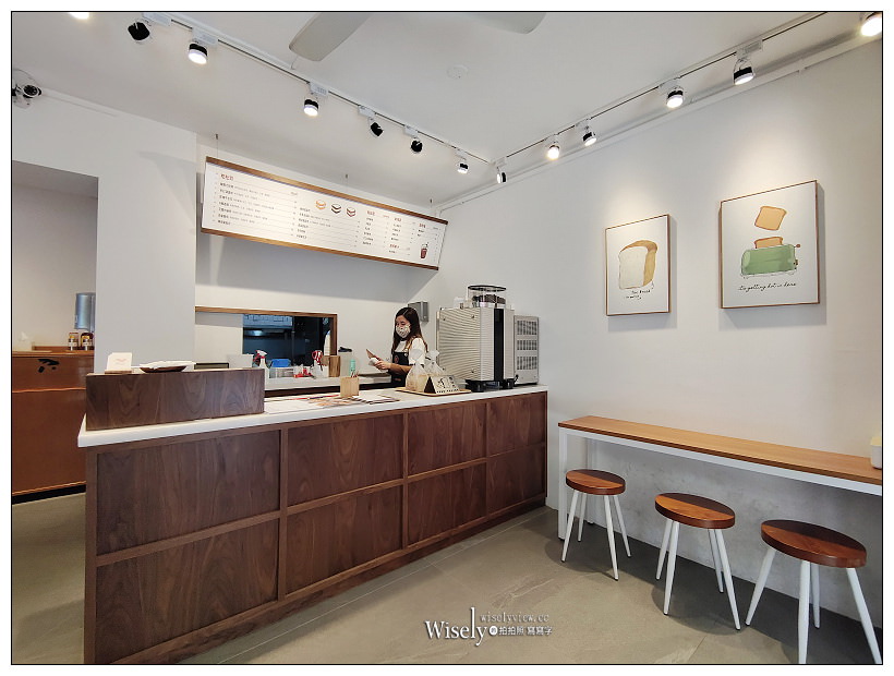 台大公館美食。鱷吐司︱特色文青早午餐，IG打卡視覺風格，推薦芋泥肉鬆口味，金門老店金排骨也有特色～捷運公館站美食 x 台大早午餐 x 中正區美食