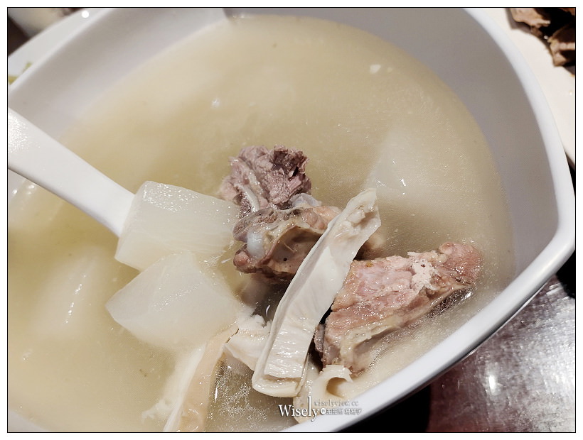 宜蘭美食。新久記烤鴨︱烤鴨皮脆肉嫩又滑口,熱炒份量足且又平價,便當店轉型熱炒店家,在地人20多年來的記憶美味~宜蘭燒臘 x 宜蘭烤鴨 x 宜蘭熱炒 宜蘭美食。新久記烤鴨︱烤鴨皮脆肉嫩又滑口,熱炒份量足且又平價,便當店轉型熱炒店家,在地人20多年來的記憶美味~宜蘭燒臘 x 宜蘭烤鴨 x 宜蘭熱炒