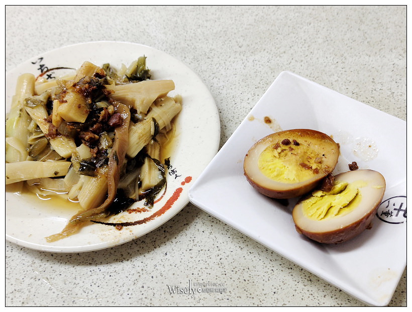 中和美食。王家古早味傳統小吃︱來自彰化在地40年，傳統油飯古早味滷汁，在地廟口小吃攤起家