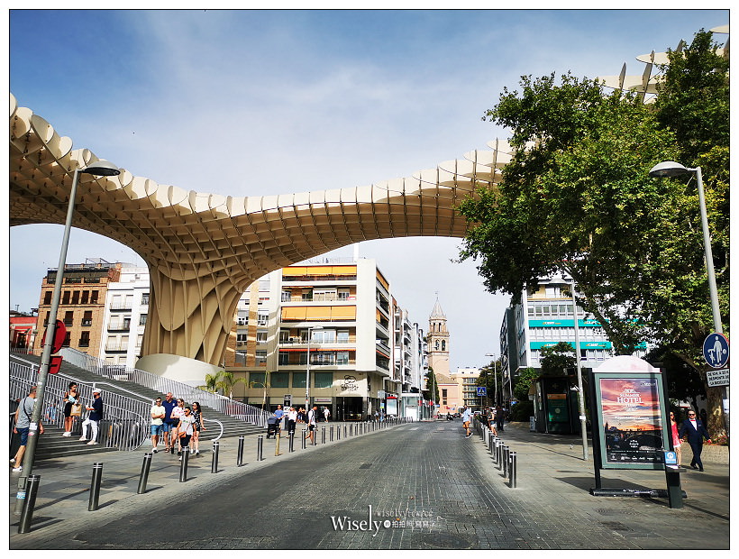 西班牙 塞維亞景點。都市陽傘 Metropol Parasol︱結合市集與餐飲的休閒空間，全球最大木建築的塞維亞大蘑菇（Sevilla Mercado de la Encarnación）