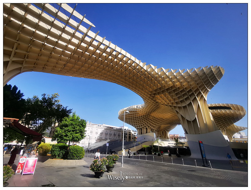 西班牙 塞維亞景點。都市陽傘 Metropol Parasol︱結合市集與餐飲的休閒空間，全球最大木建築的塞維亞大蘑菇（Sevilla Mercado de la Encarnación）