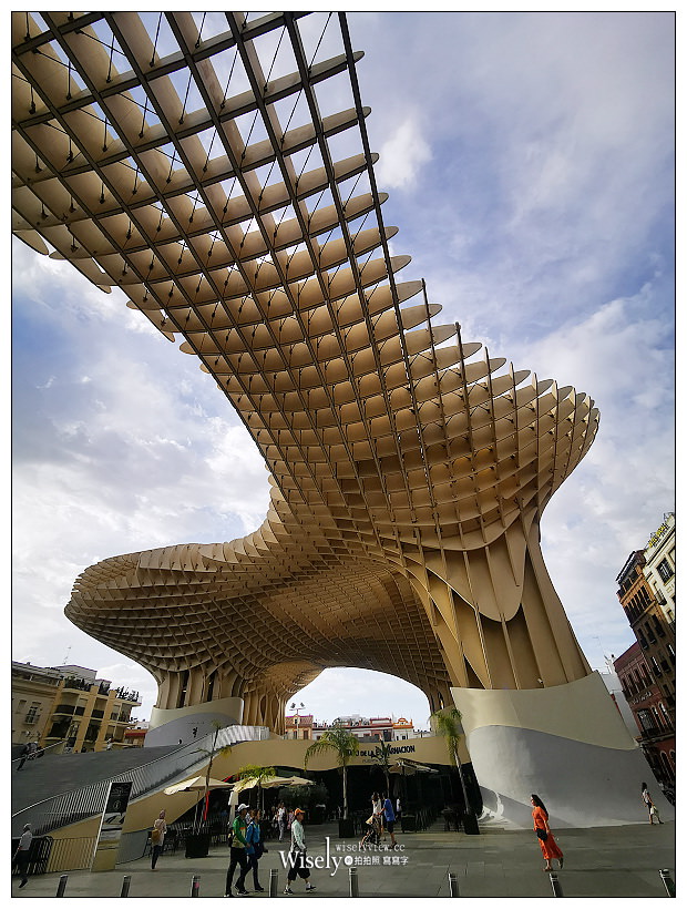 西班牙 塞維亞景點。都市陽傘 Metropol Parasol︱結合市集與餐飲的休閒空間，全球最大木建築的塞維亞大蘑菇（Sevilla Mercado de la Encarnación）