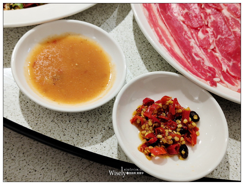 台北中山。豐光溫體羊肉爐︱台中名店媲美北京涮羊肉，清湯香甜佐國產羊肉，推薦四季羊雜與雪花蒸肉，相鄰建國北路三段高架橋下～捷運行天宮站美食