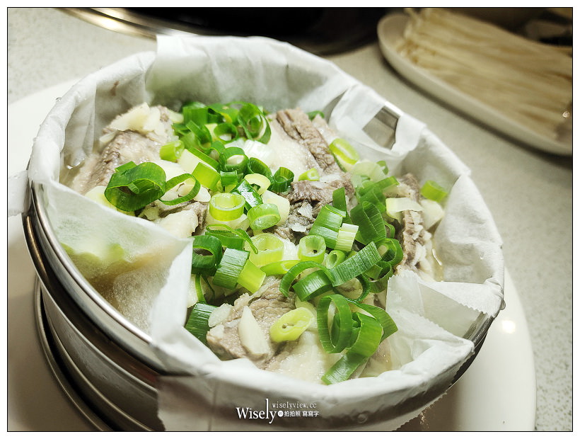 台北中山。豐光溫體羊肉爐︱台中名店媲美北京涮羊肉，清湯香甜佐國產羊肉，推薦四季羊雜與雪花蒸肉，相鄰建國北路三段高架橋下～捷運行天宮站美食