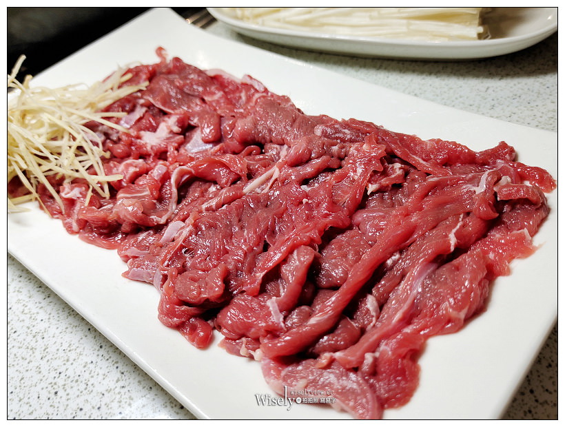 台北中山。豐光溫體羊肉爐︱台中名店媲美北京涮羊肉，清湯香甜佐國產羊肉，推薦四季羊雜與雪花蒸肉，相鄰建國北路三段高架橋下～捷運行天宮站美食