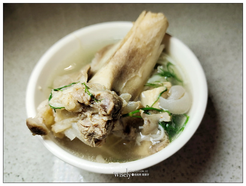 台北中山。豐光溫體羊肉爐︱台中名店媲美北京涮羊肉，清湯香甜佐國產羊肉，推薦四季羊雜與雪花蒸肉，相鄰建國北路三段高架橋下～捷運行天宮站美食