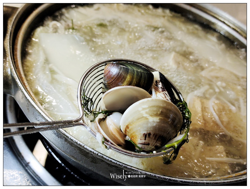 台北中山。豐光溫體羊肉爐︱台中名店媲美北京涮羊肉，清湯香甜佐國產羊肉，推薦四季羊雜與雪花蒸肉，相鄰建國北路三段高架橋下～捷運行天宮站美食