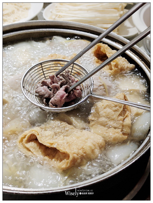 台北中山。豐光溫體羊肉爐︱台中名店媲美北京涮羊肉，清湯香甜佐國產羊肉，推薦四季羊雜與雪花蒸肉，相鄰建國北路三段高架橋下～捷運行天宮站美食
