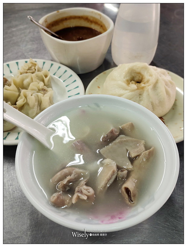 台北大稻埕慈聖宮小吃。媽祖宮口四神湯 x 肉包燒賣︱傳統平價古早味路邊攤銅板美食～捷運大橋頭站美食
