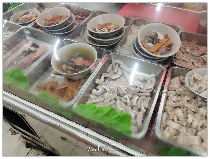 士林美食。阿國滷肉飯︱天母晚餐宵夜銅板小吃，清湯肉羹、炸雞卷、黑白切、香菇肉粥～德行東路美食 x 捷運芝山站美食 x 天母美食 x 天母宵夜 x 天母魯肉飯