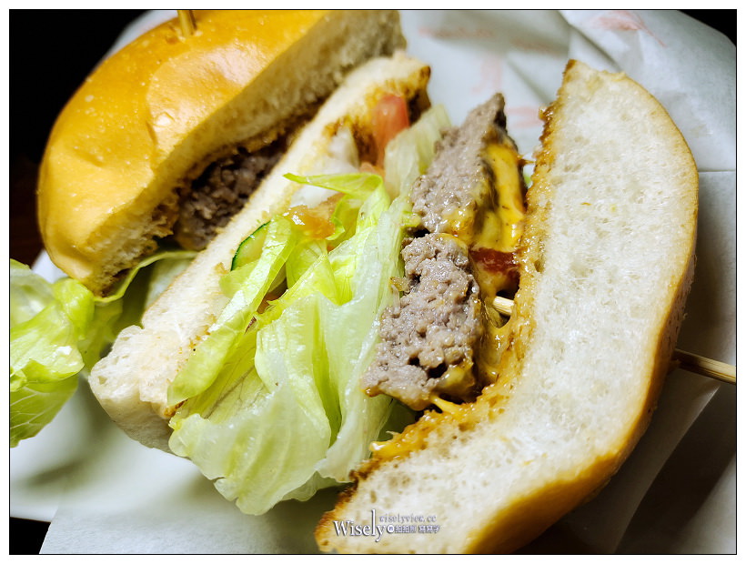 台北松山。吐YOU 吐ME – 碳烤吐司專賣︱小學教室POP黑板塗鴉風格，原「高三孝早午餐」，新增漢堡、咖哩飯選項～捷運中山國中站美食 x 興安街早午餐