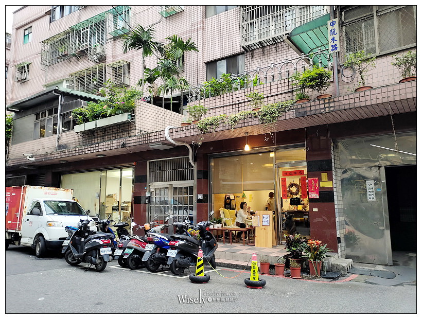 新北土城。杯豆咖啡 BadDog Coffee︱宛如來到友人家品嚐咖啡般的自在，提供義式或手沖等平價咖啡，還有台灣原葉茶～土城美食 x 土城咖啡 x 土城下午茶