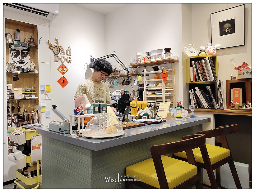 新北土城。杯豆咖啡 BadDog Coffee︱宛如來到友人家品嚐咖啡般的自在，提供義式或手沖等平價咖啡，還有台灣原葉茶～土城美食 x 土城咖啡 x 土城下午茶