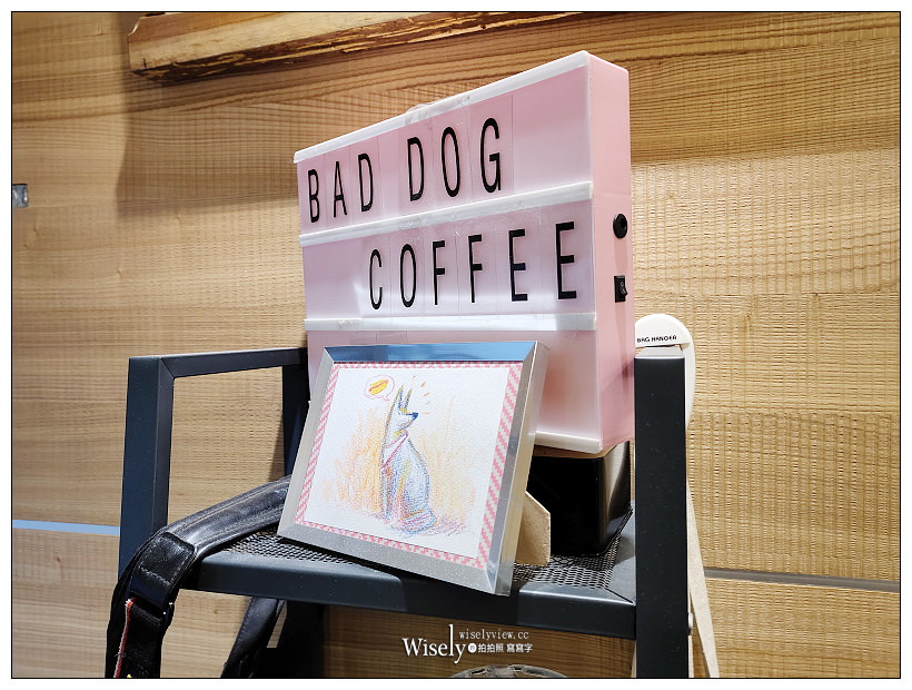 新北土城。杯豆咖啡 BadDog Coffee︱宛如來到友人家品嚐咖啡般的自在，提供義式或手沖等平價咖啡，還有台灣原葉茶～土城美食 x 土城咖啡 x 土城下午茶