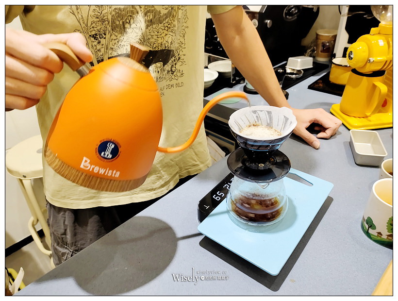 新北土城。杯豆咖啡 BadDog Coffee︱宛如來到友人家品嚐咖啡般的自在，提供義式或手沖等平價咖啡，還有台灣原葉茶～土城美食 x 土城咖啡 x 土城下午茶