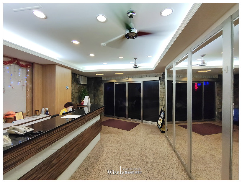 基隆住宿推薦。大華飯店︱相鄰車站與廟口夜市5分鐘步程，平價舒適價格便宜，相鄰全聯超市與便利超商