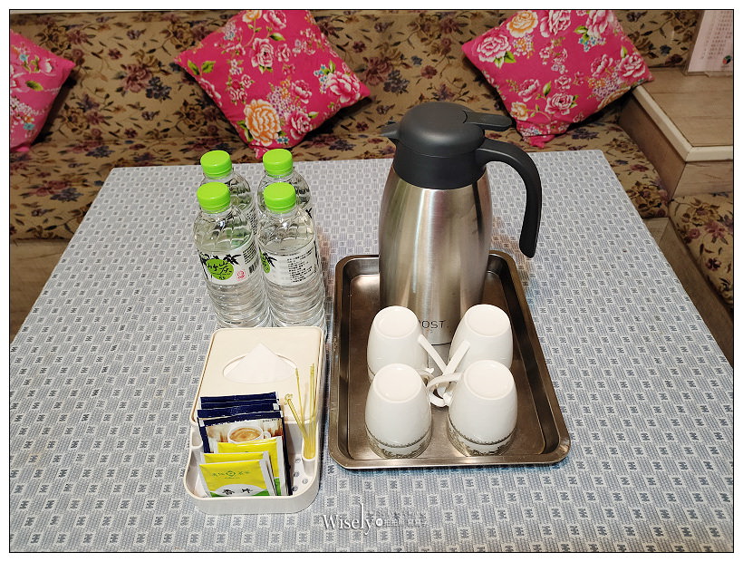 基隆住宿推薦。大華飯店︱相鄰車站與廟口夜市5分鐘步程，平價舒適價格便宜，相鄰全聯超市與便利超商