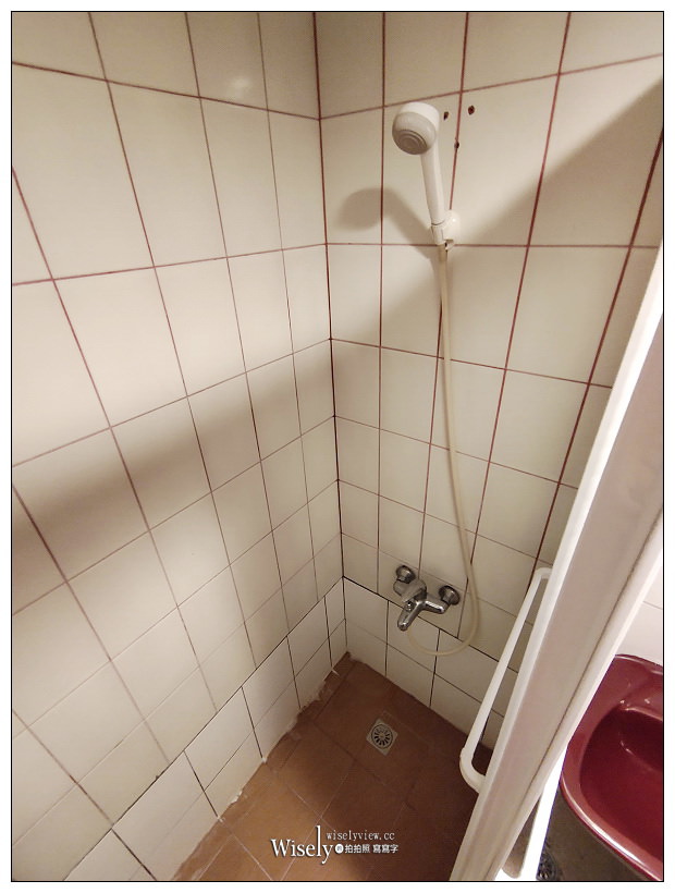 基隆住宿推薦。大華飯店︱相鄰車站與廟口夜市5分鐘步程，平價舒適價格便宜，相鄰全聯超市與便利超商