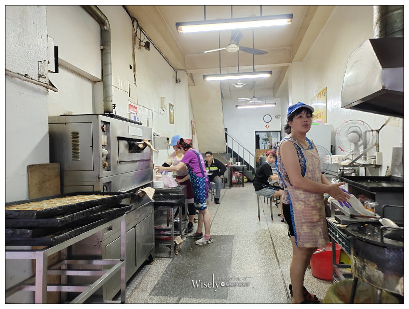 基隆周家蔥油餅豆漿店︱在地知名人氣老字號50年早餐店，主打先香煎後烘烤手工蔥油餅～內含菜單資訊