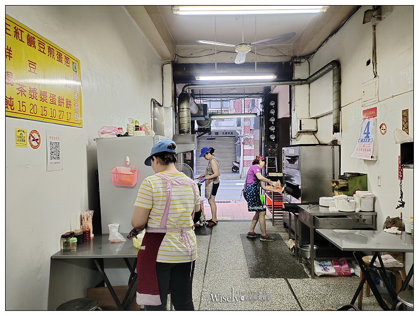 基隆周家蔥油餅豆漿店︱在地知名人氣老字號50年早餐店，主打先香煎後烘烤手工蔥油餅～內含菜單資訊