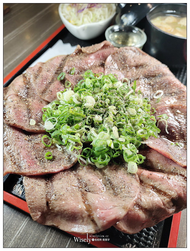 台北美食 。丼Fun 「日本式丼飯」︱主打炸牛排定食，炙燒薔薇丼與鹽蔥牛舌丼也推薦，相鄰台北京站與中山市場～捷運台北車站美食 x 日式燒肉丼飯