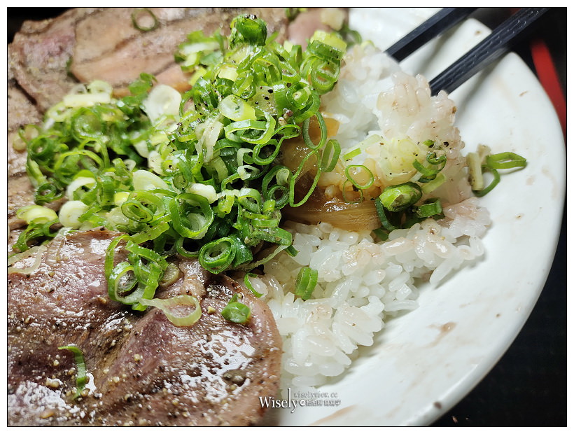 台北美食 。丼Fun 「日本式丼飯」︱主打炸牛排定食，炙燒薔薇丼與鹽蔥牛舌丼也推薦，相鄰台北京站與中山市場～捷運台北車站美食 x 日式燒肉丼飯
