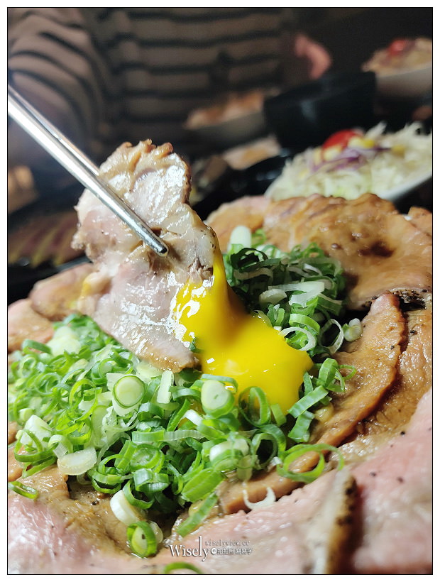 台北美食 。丼Fun 「日本式丼飯」︱主打炸牛排定食，炙燒薔薇丼與鹽蔥牛舌丼也推薦，相鄰台北京站與中山市場～捷運台北車站美食 x 日式燒肉丼飯