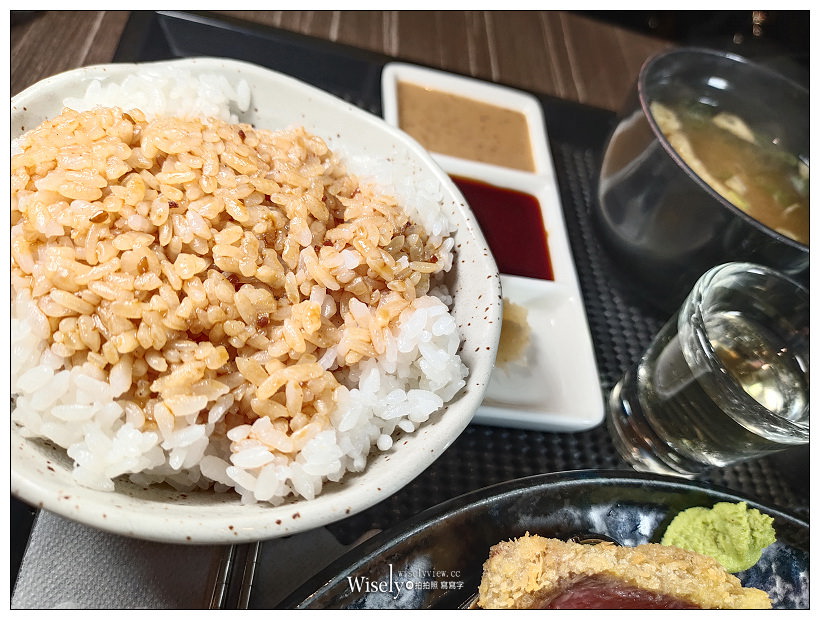 台北美食 。丼Fun 「日本式丼飯」︱主打炸牛排定食，炙燒薔薇丼與鹽蔥牛舌丼也推薦，相鄰台北京站與中山市場～捷運台北車站美食 x 日式燒肉丼飯