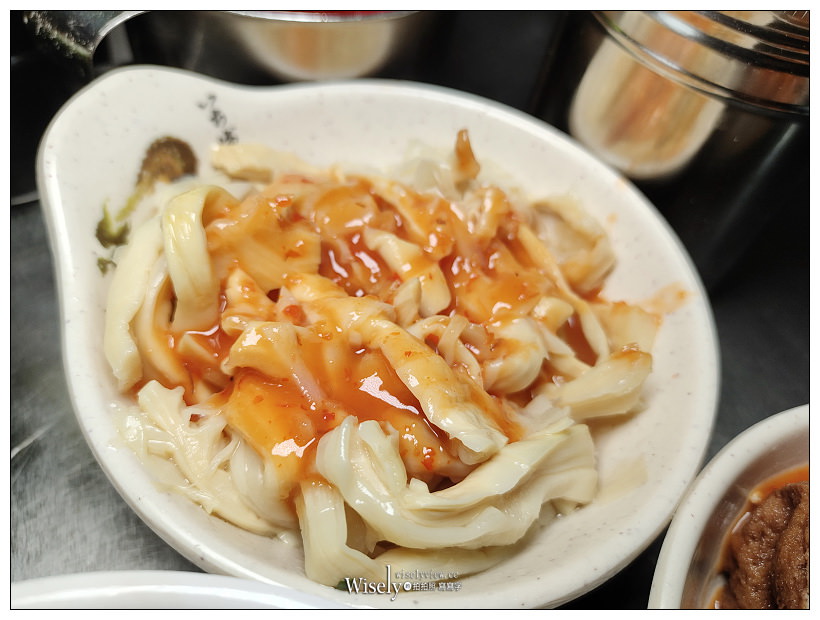 基隆廟口美食。蝦仁羹+滷肉飯(30號攤)︱料好實在湯頭優，從深夜營業到凌晨，肥肉滷肉飯與筍絲也美味