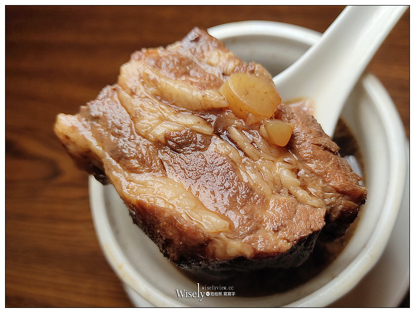 台北點水樓 復興店︱讚岐牛肉麵、七彩小籠包、砂鍋醃篤鮮、月見芙容鮮魚煲、凍豬腳，新增餐點伴手禮現購專櫃～捷運忠孝復興站美食 x 米其林必比登美食