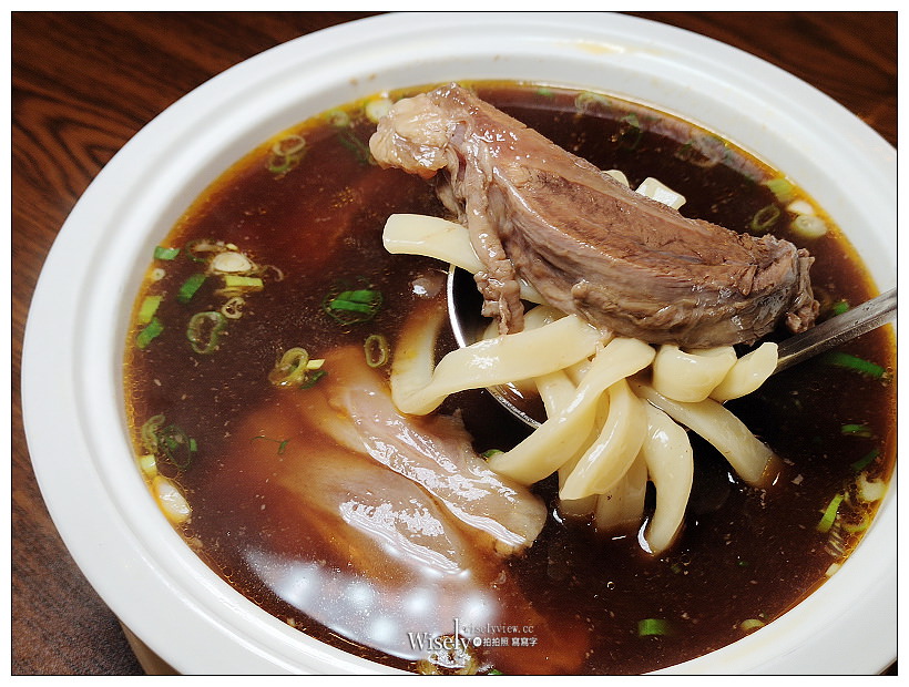 台北點水樓 復興店︱讚岐牛肉麵、七彩小籠包、砂鍋醃篤鮮、月見芙容鮮魚煲、凍豬腳，新增餐點伴手禮現購專櫃～捷運忠孝復興站美食 x 米其林必比登美食
