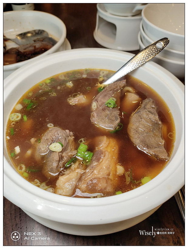 台北點水樓 復興店︱讚岐牛肉麵、七彩小籠包、砂鍋醃篤鮮、月見芙容鮮魚煲、凍豬腳，新增餐點伴手禮現購專櫃～捷運忠孝復興站美食 x 米其林必比登美食