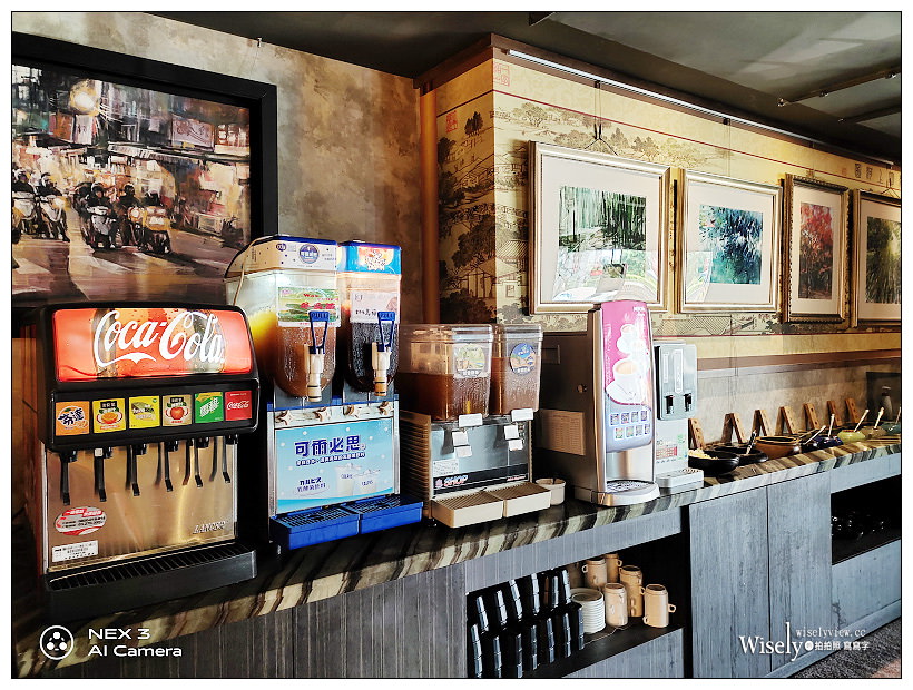 汐止吃到飽。藝爐晏 火鍋美術館︱單人享用NT399起，在畫廊裡品嚐火鍋點心～鮮切肉品+鮮蔬菇餃+自製小菜+甜點水果+冰品飲料，加100元送海鮮盤乙份